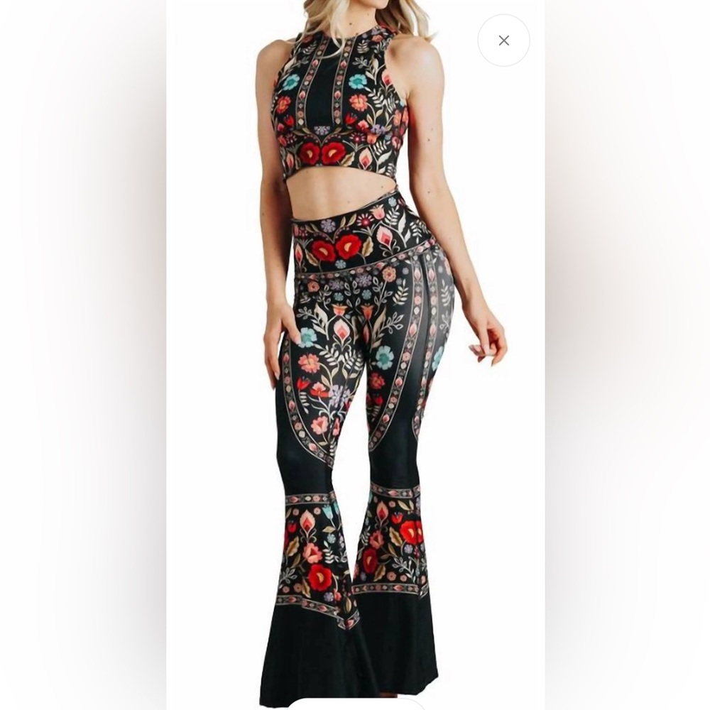 Yoga Democracy Black Floral Patterned Workout Women's Bell Bottom & Tank Top Set